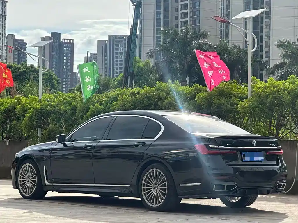 BMW 7 Series — миниатюра 4