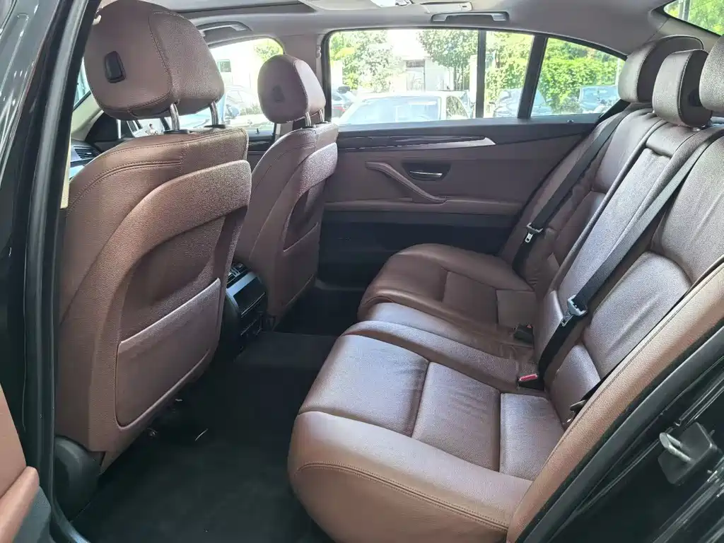BMW 5 Series — миниатюра 6