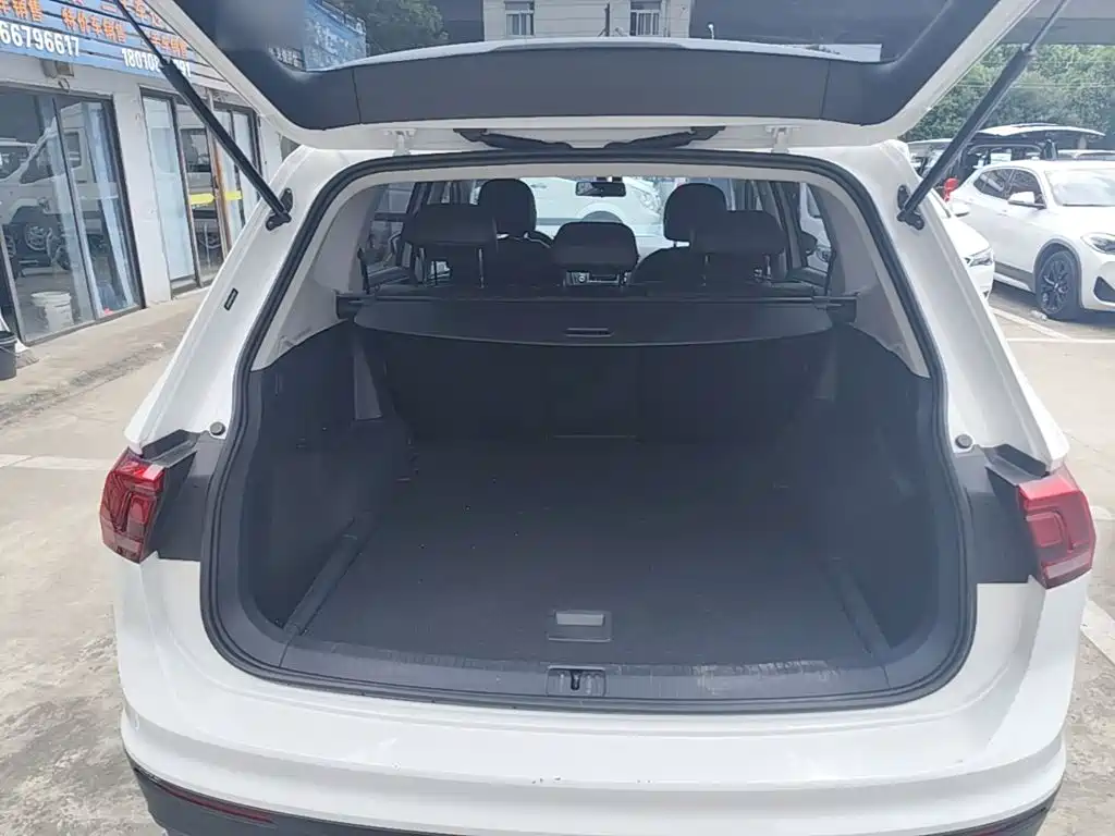 Volkswagen Tiguan L — миниатюра 19