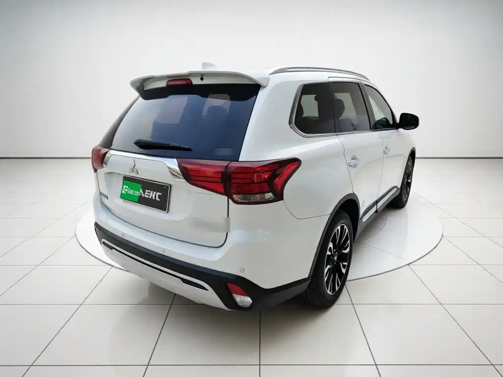 Mitsubishi Outlander — миниатюра 4