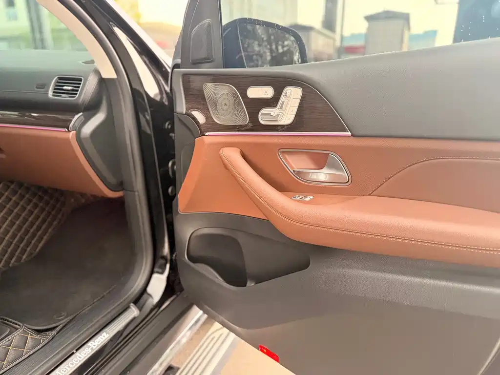 Mercedes-Benz GLE (Import) — миниатюра 23