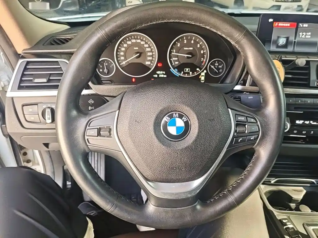 BMW 3 Series — миниатюра 11