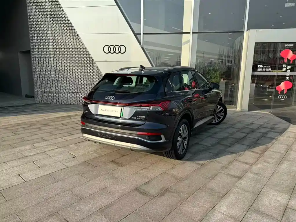 AUDI Q4 E TRON