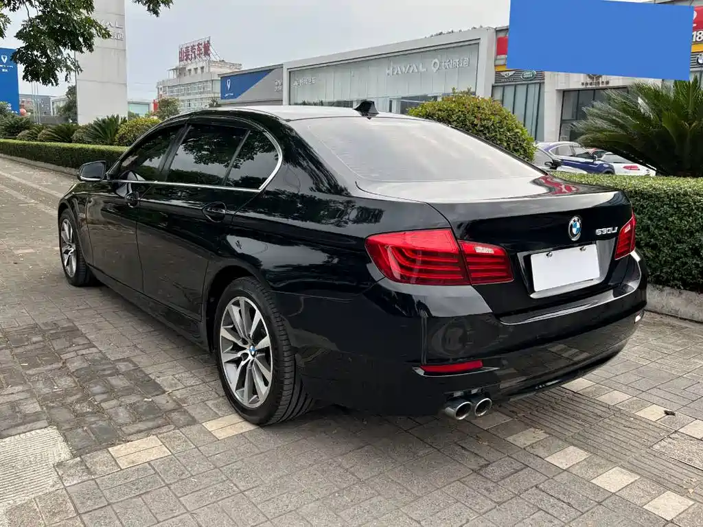 BMW 5 Series — миниатюра 17