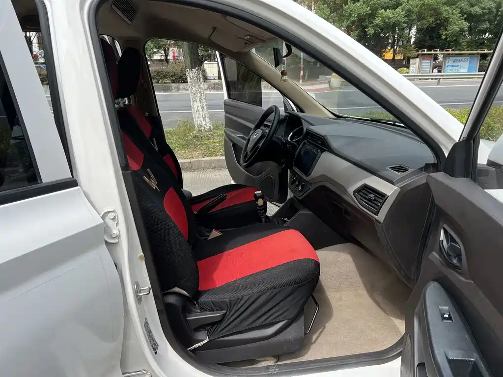 Wuling Hongguang — миниатюра 3