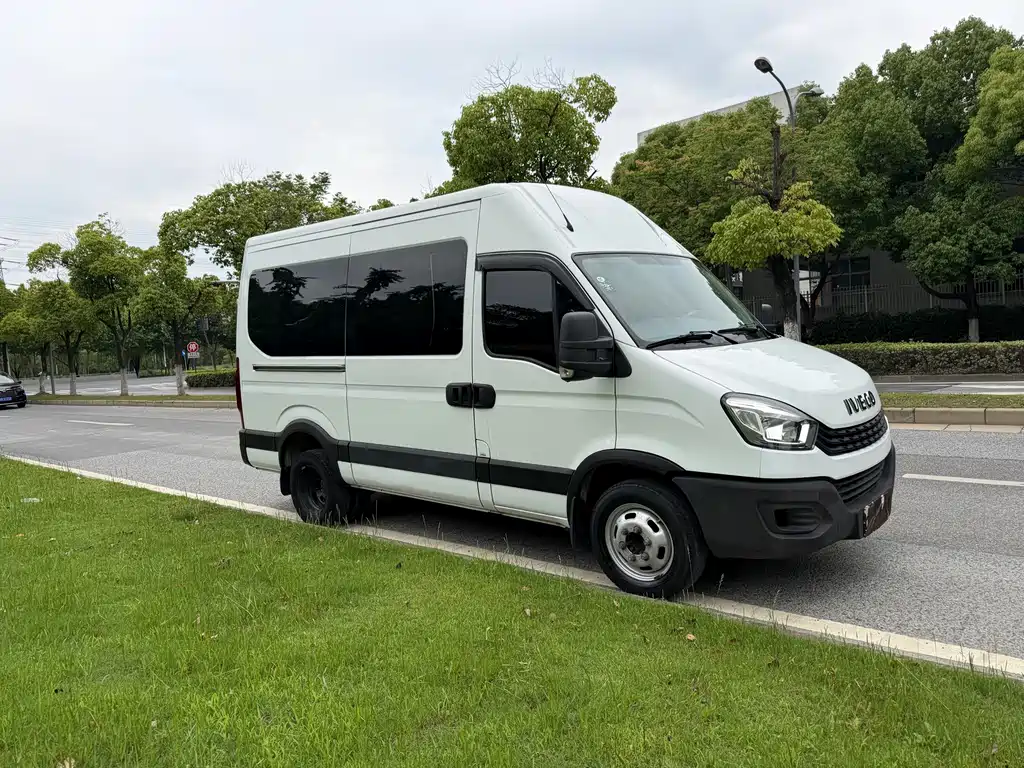 IVECO Ousheng — миниатюра 5