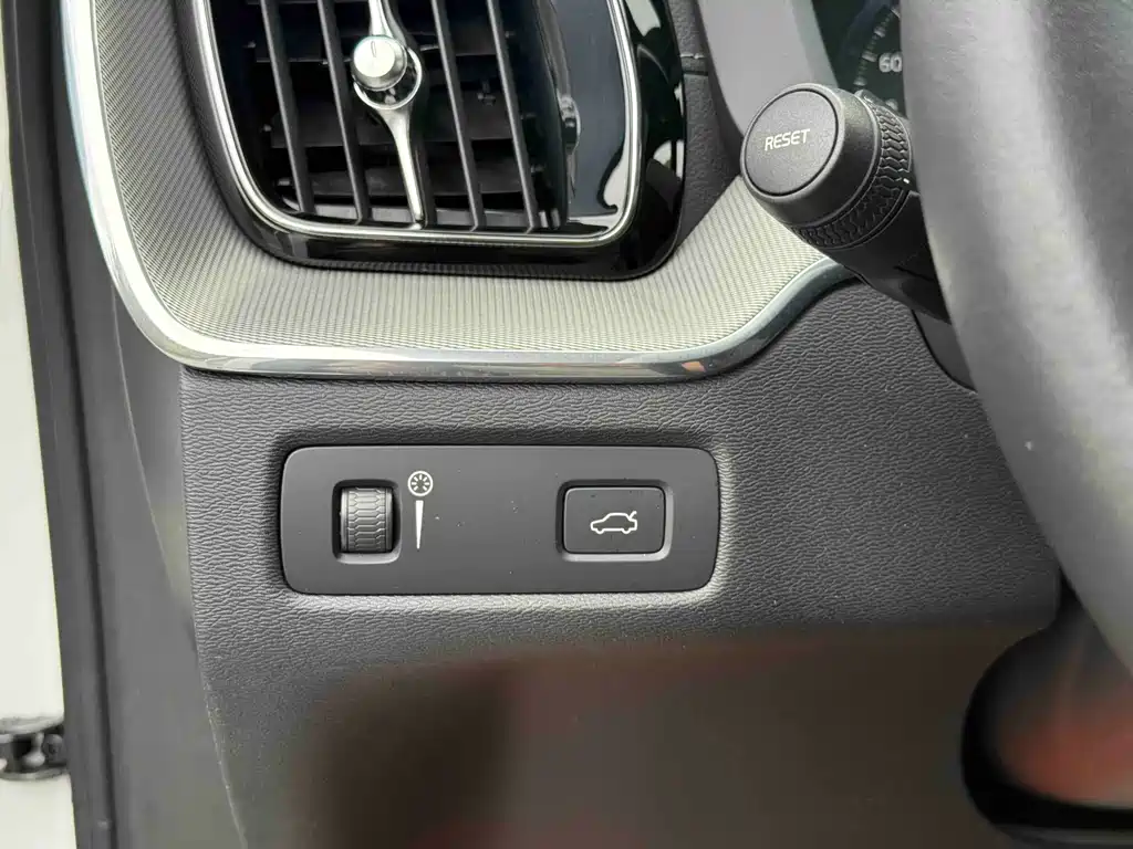 Volvo XC60 — миниатюра 9