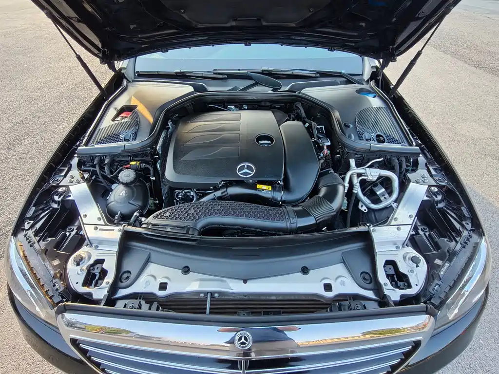 Mercedes-Benz E-Class — миниатюра 12