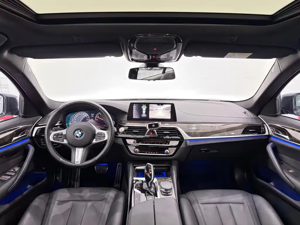 BMW 5 Series — миниатюра 8