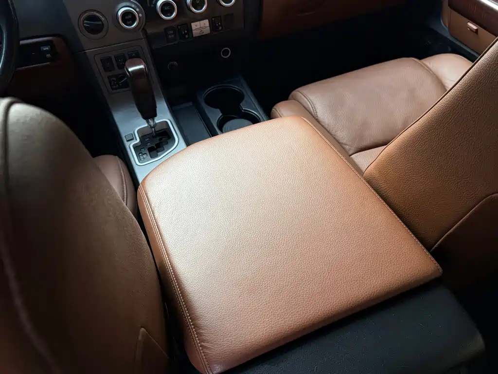 Toyota Sequoia — миниатюра 16