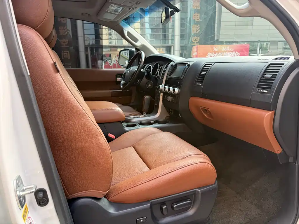 Toyota Sequoia — миниатюра 20