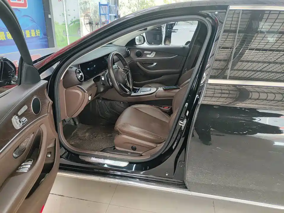Mercedes-Benz E-Class — миниатюра 2