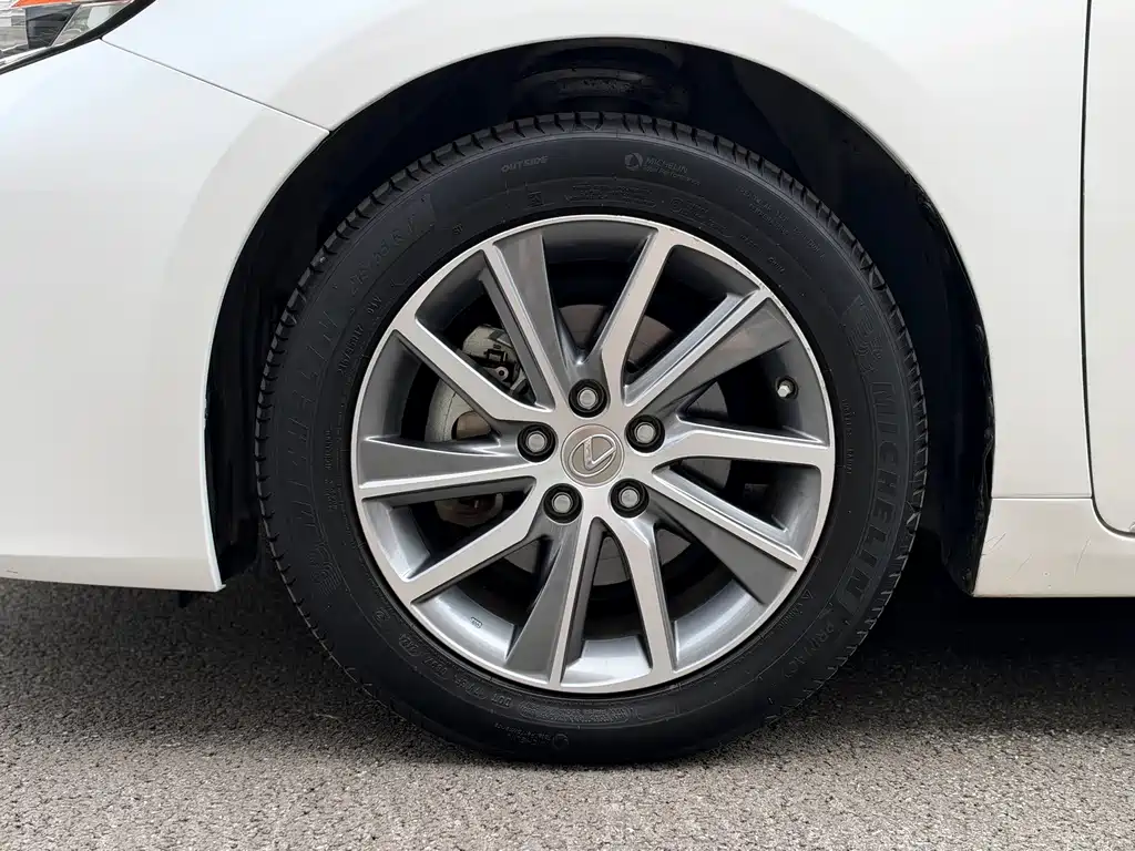 Lexus ES — миниатюра 16