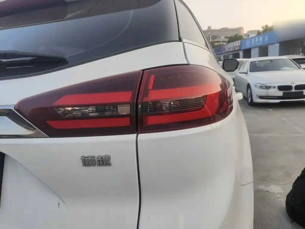 Geely Boyue — миниатюра 8