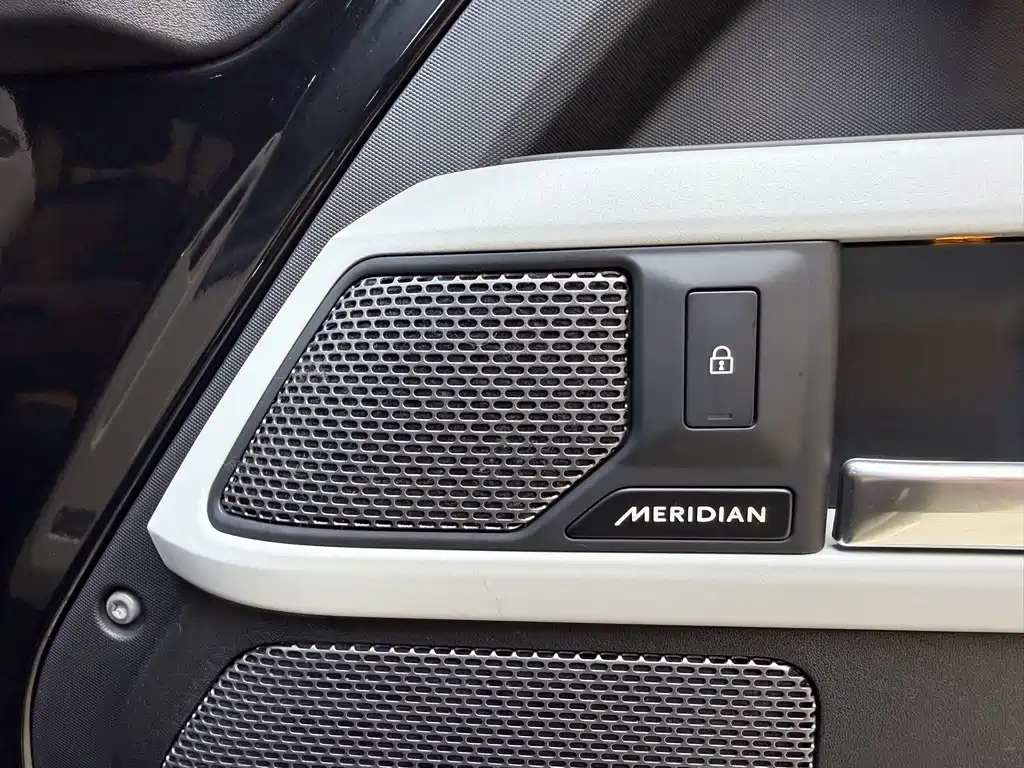 Land Rover Defender — миниатюра 14