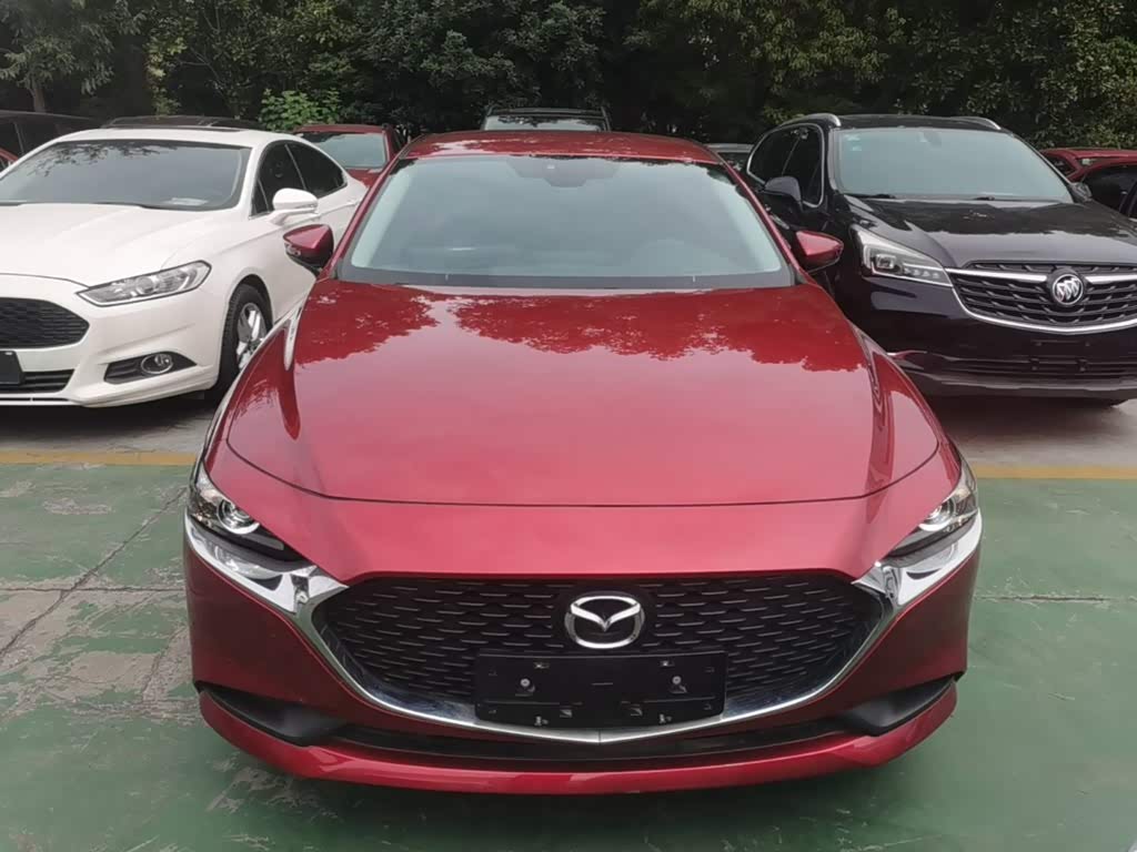 Mazda Mazda3 Axela 1.5 л 2023 г. красный/фиолетовый, пробег 32500 км