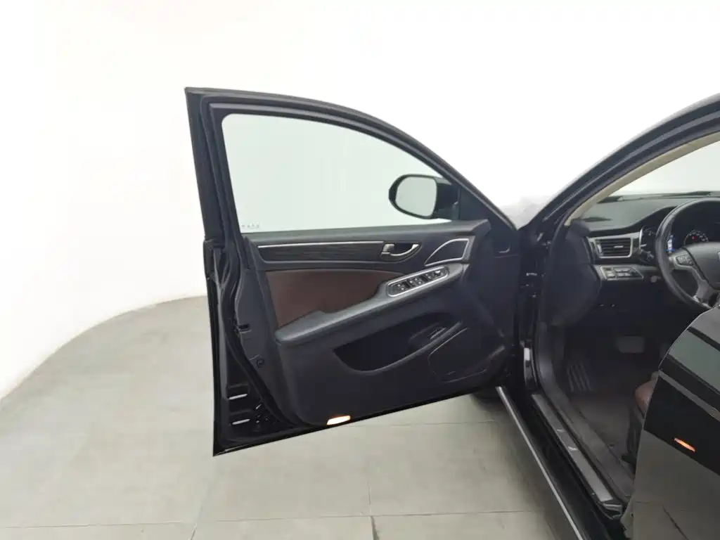 Hongqi Hongqi H7 — миниатюра 8