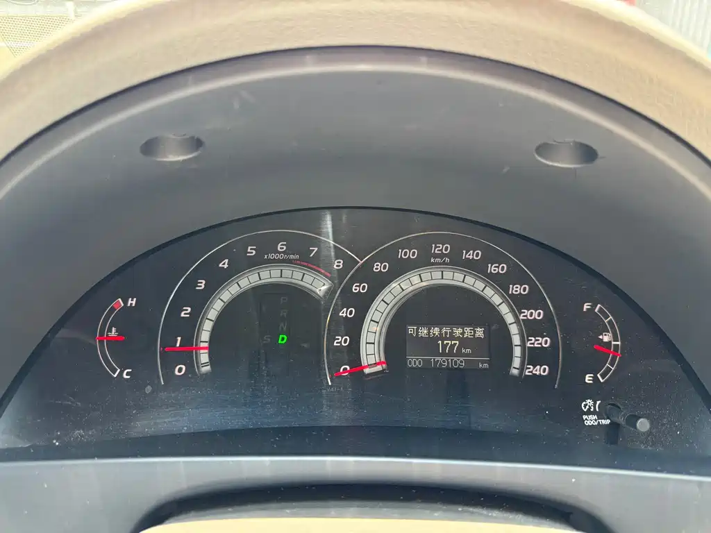 Toyota Camry — миниатюра 9