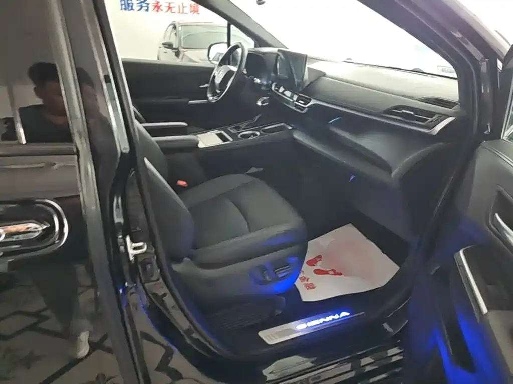 Toyota Sienna — миниатюра 25