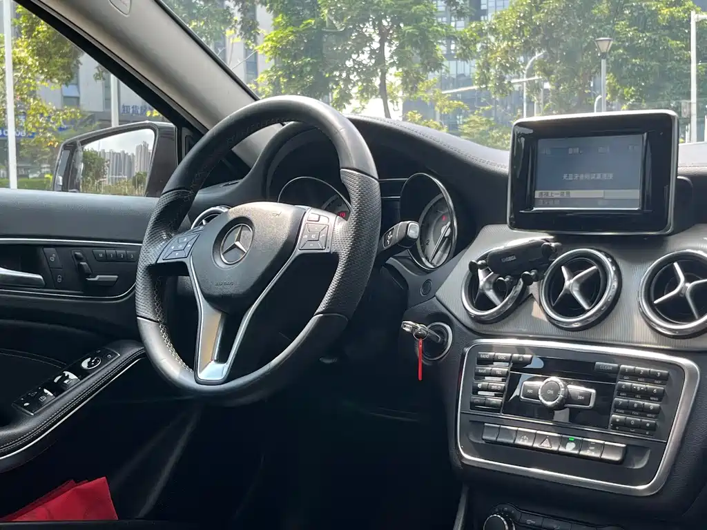 Mercedes-Benz GLA — миниатюра 12