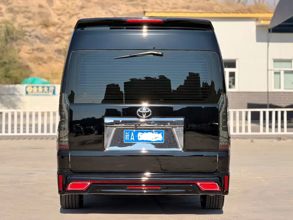 Toyota Hiace — миниатюра 5