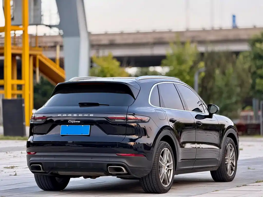 Porsche Cayenne — миниатюра 6