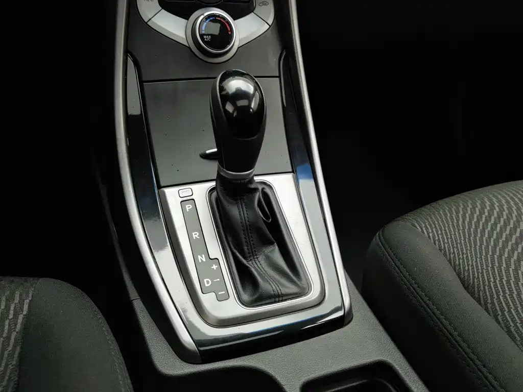 Hyundai Elantra Langdong — миниатюра 13