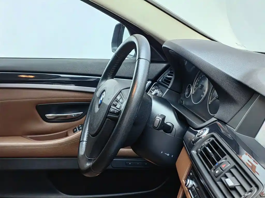 BMW 5 Series (Import) — миниатюра 22