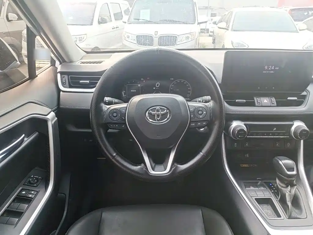 Toyota RAV4 — миниатюра 11