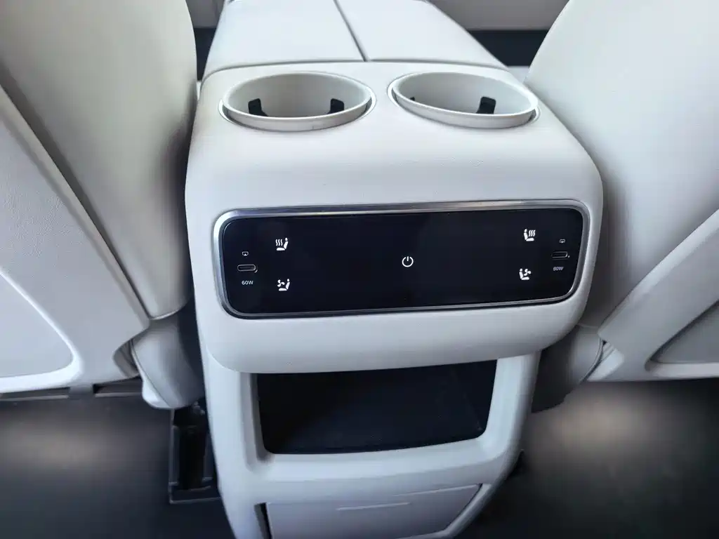 Li Auto Li L8 — миниатюра 10