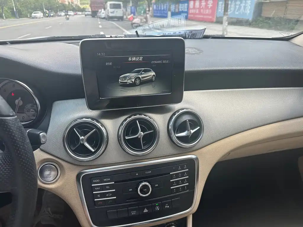 Mercedes-Benz GLA — миниатюра 10