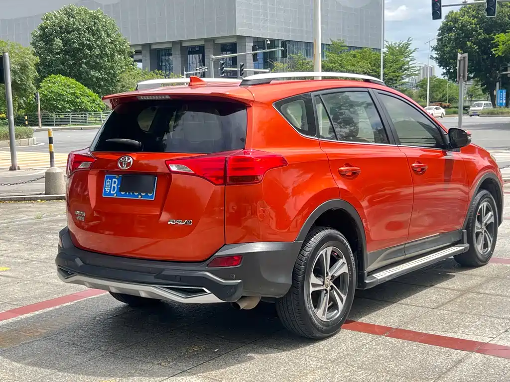 Toyota RAV4 — миниатюра 4