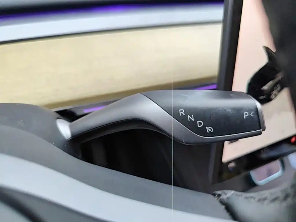 Tesla Model Y — миниатюра 14