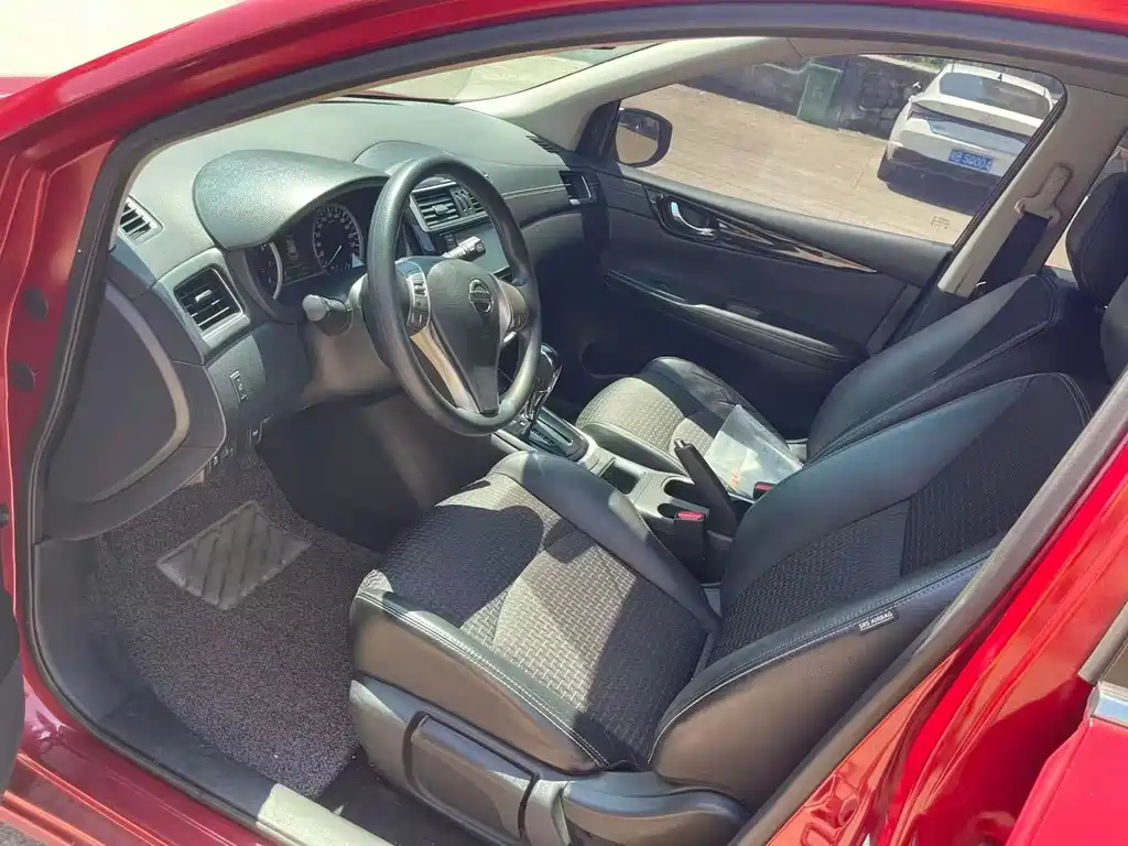 Nissan Tiida — миниатюра 9