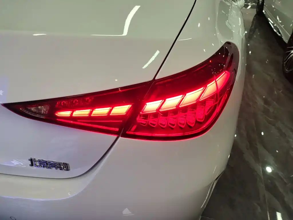 Mercedes-Benz C-Class — миниатюра 8