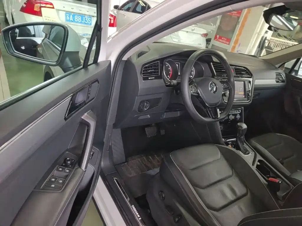 Volkswagen Tiguan L — миниатюра 16
