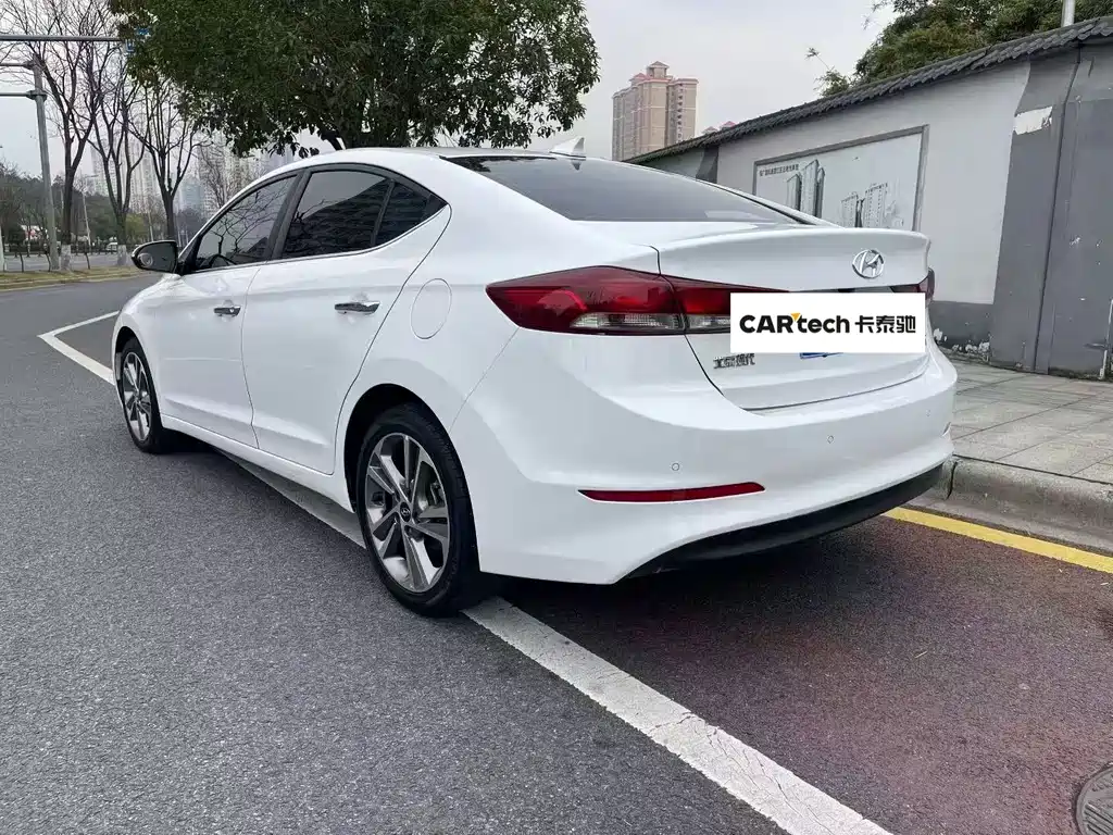 Hyundai Elantra — миниатюра 6