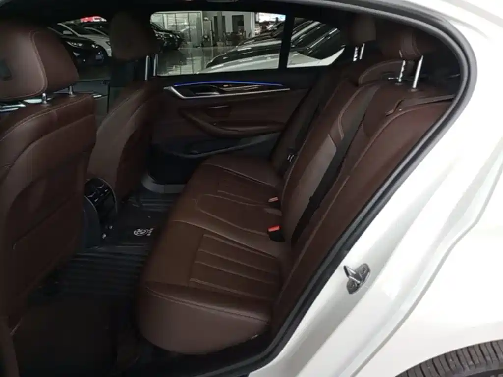 BMW 5 Series — миниатюра 17