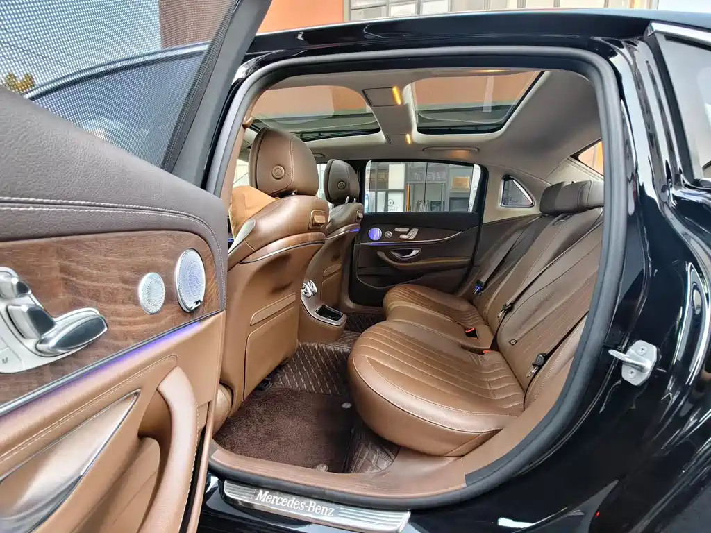 Mercedes-Benz E-Class — миниатюра 8