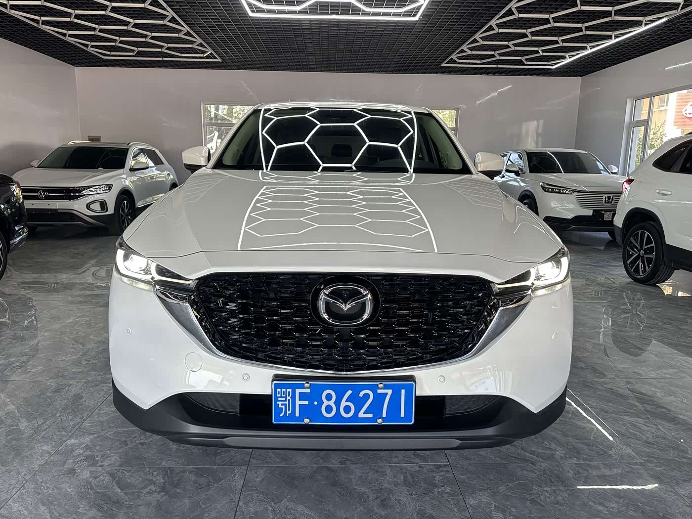 Mazda CX-5 2.0 л 2022 г. Белый, пробег 37000 км