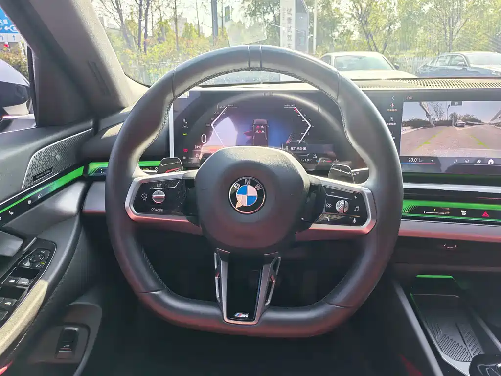 BMW 5 Series — миниатюра 19