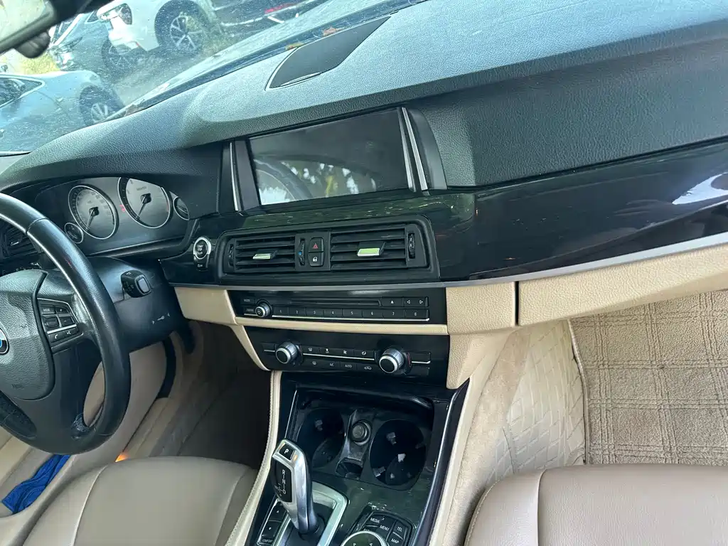 BMW 5 Series — миниатюра 7