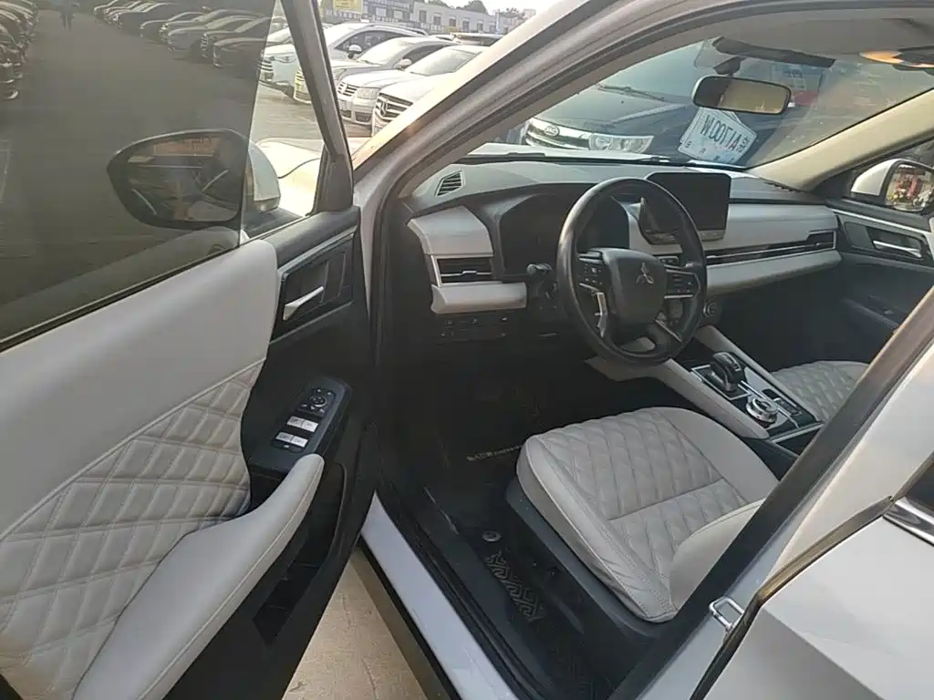 Mitsubishi Outlander — миниатюра 16