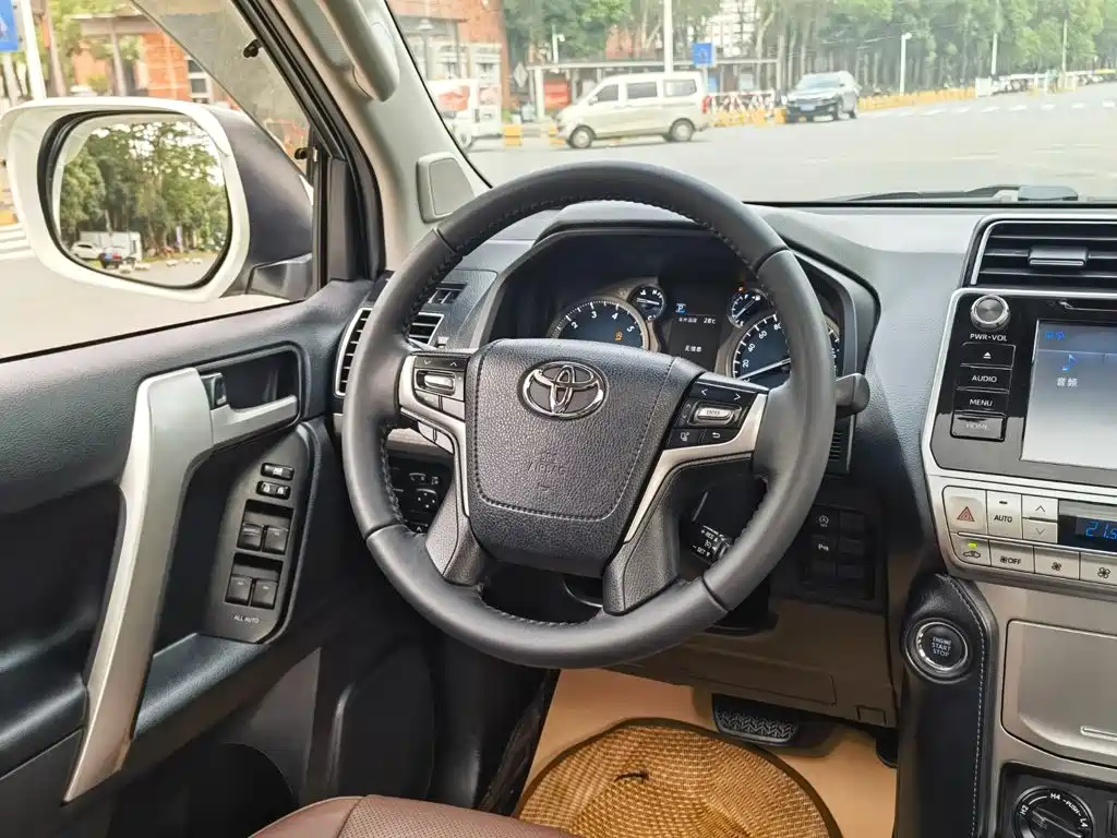 Toyota Prado — миниатюра 13