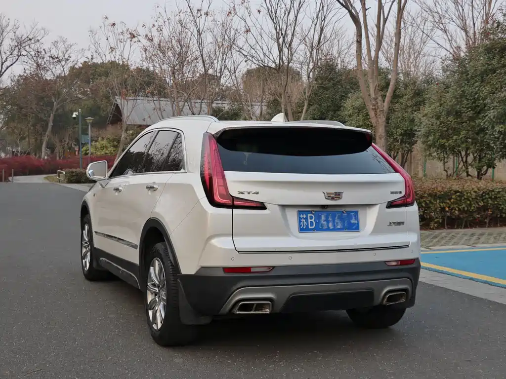 CADILLAC XT4