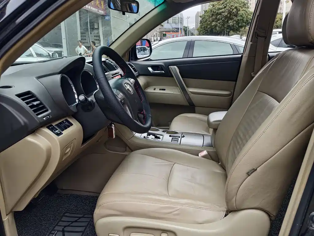 Toyota Highlander 2011 2.7L 7 мест Luxury