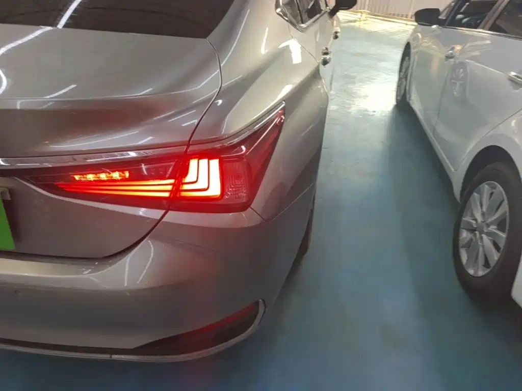 Lexus ES — миниатюра 8