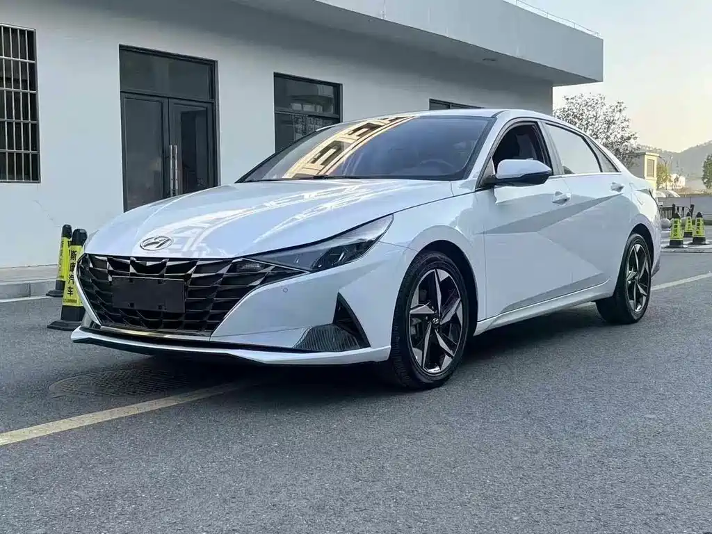 Hyundai Elantra 2022