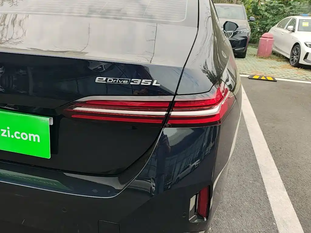 BMW i5 — миниатюра 8