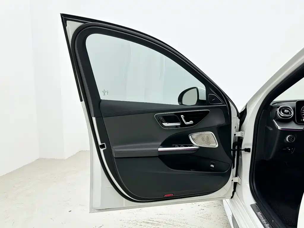 Mercedes-Benz C-Class — миниатюра 11